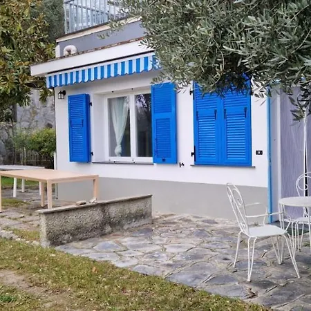 Apartment White & Blue House Chiavari