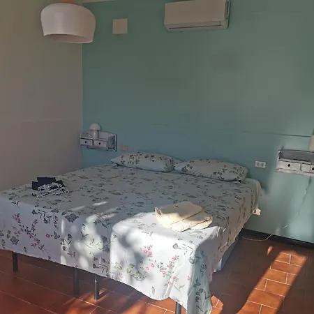 White & Blue House * 基亚瓦里